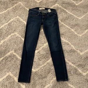 Dark wash skinny jeans 🌸